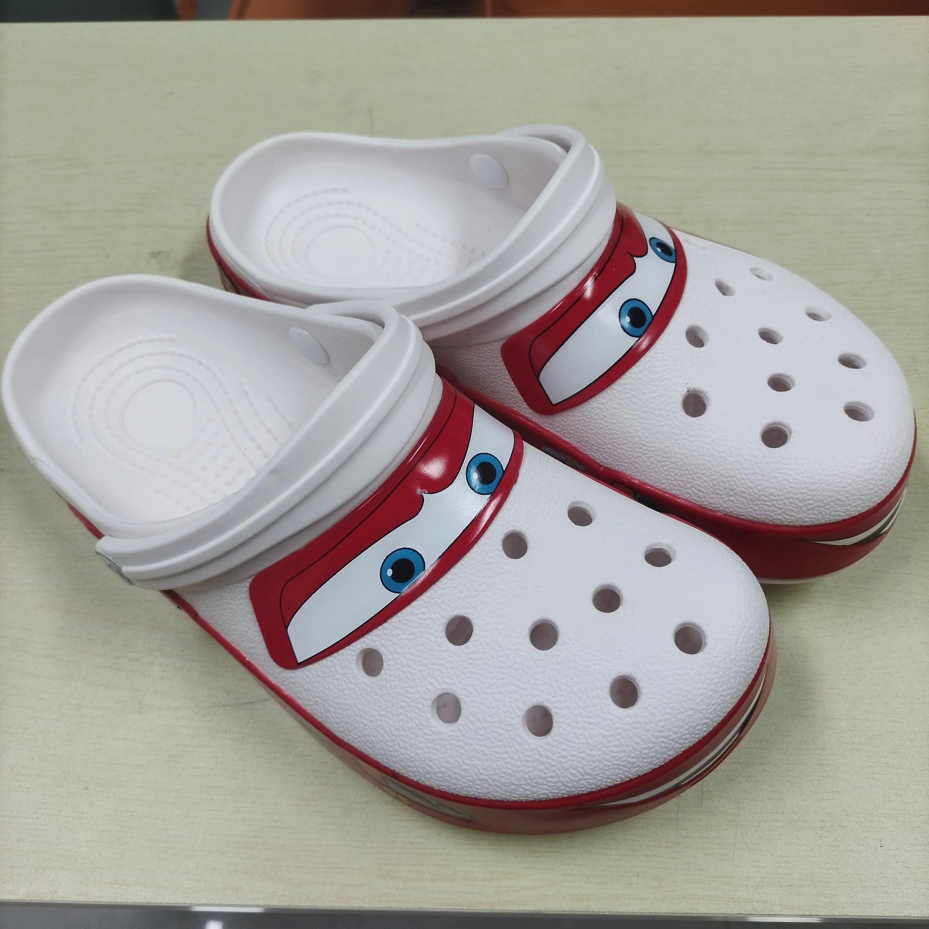 Mcqueens Pixar Cartoon Solid Waterproof Slippers Outdoor Sand Sandals Casual Breathable Ankle-Wrap Eva Adult Shoes Gift